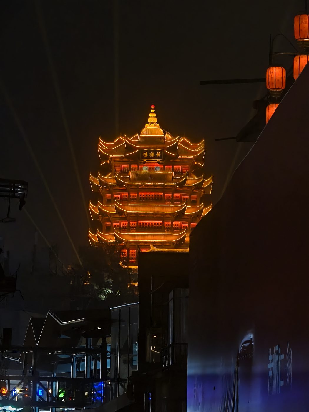 夜色中的黄鹤楼灯光
