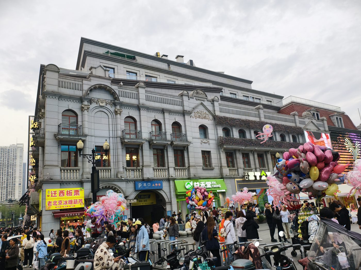 武汉步行街街景