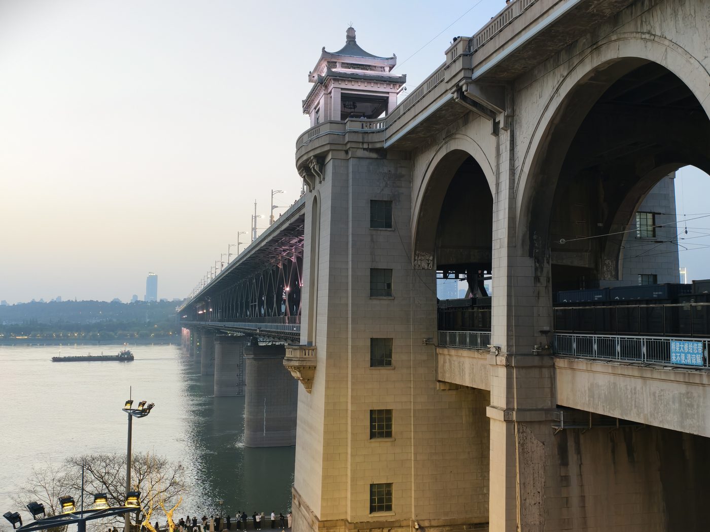 长江大桥桥洞空间