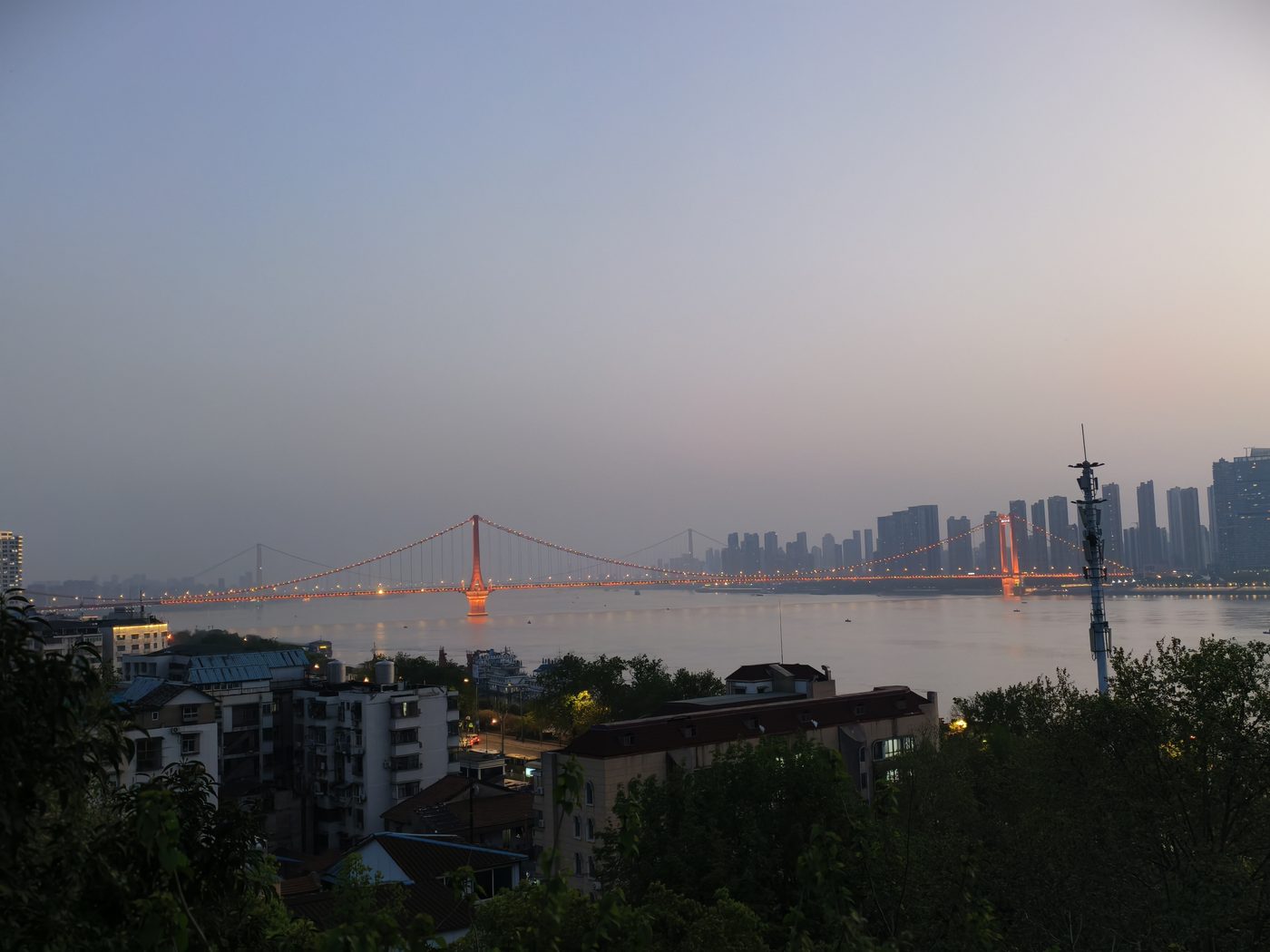 武汉傍晚天空与城市景色